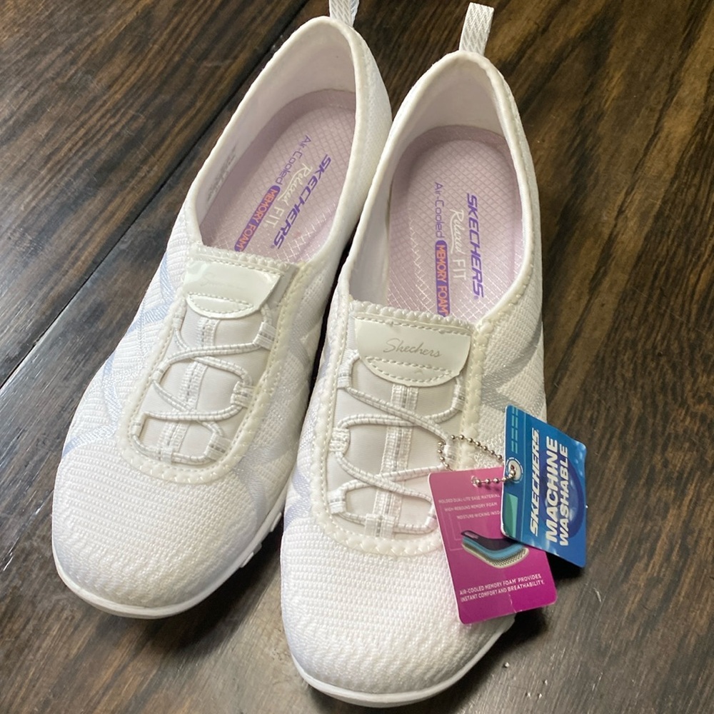 Skechers Size 9 white sneakers